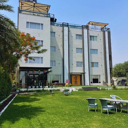 Hotel Three Seasons Vrindāvan Exterior foto