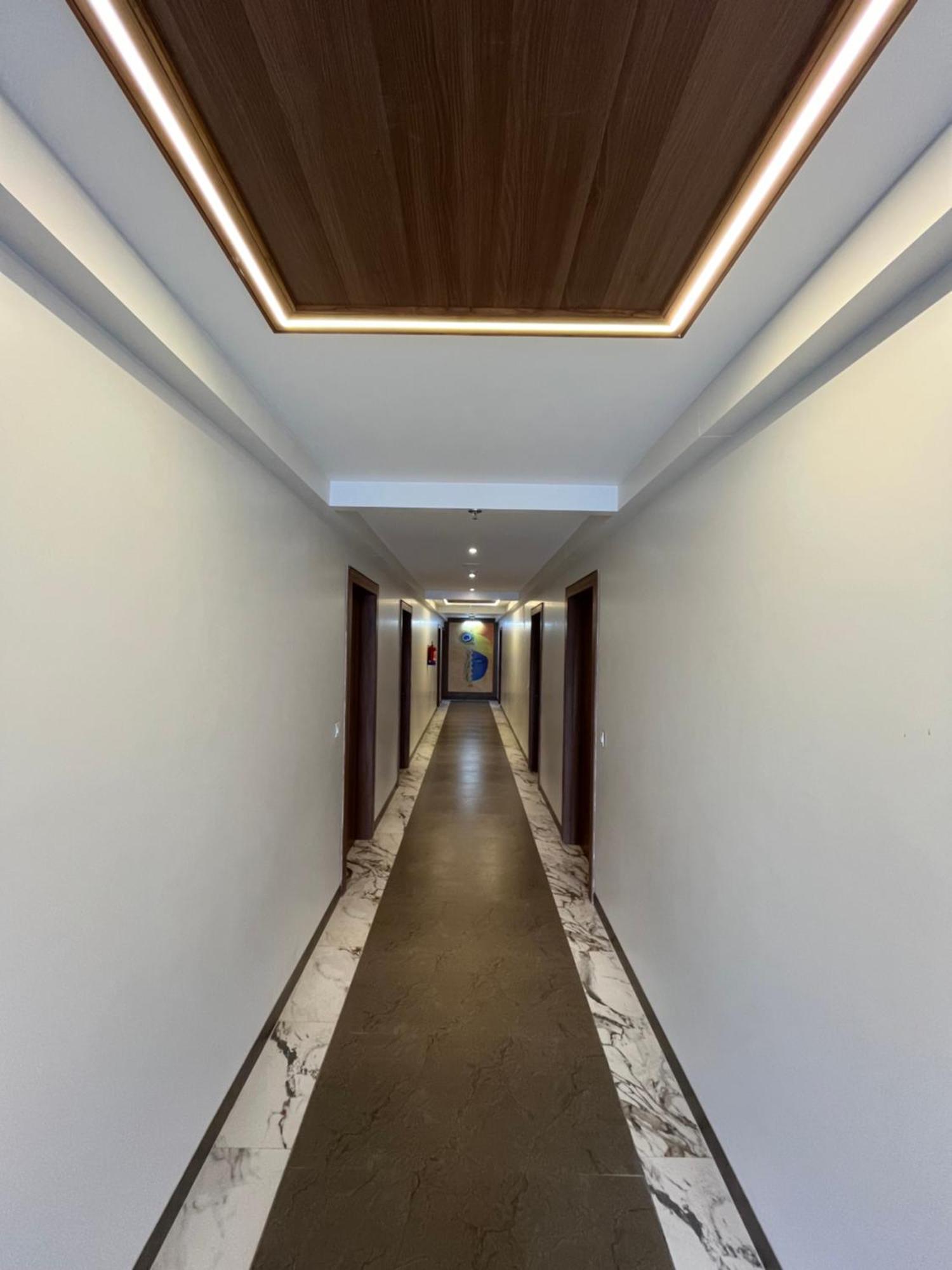 Hotel Three Seasons Vrindāvan Exterior foto