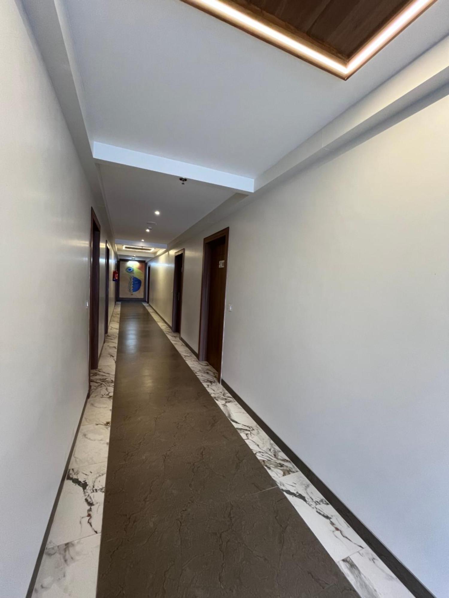Hotel Three Seasons Vrindāvan Exterior foto