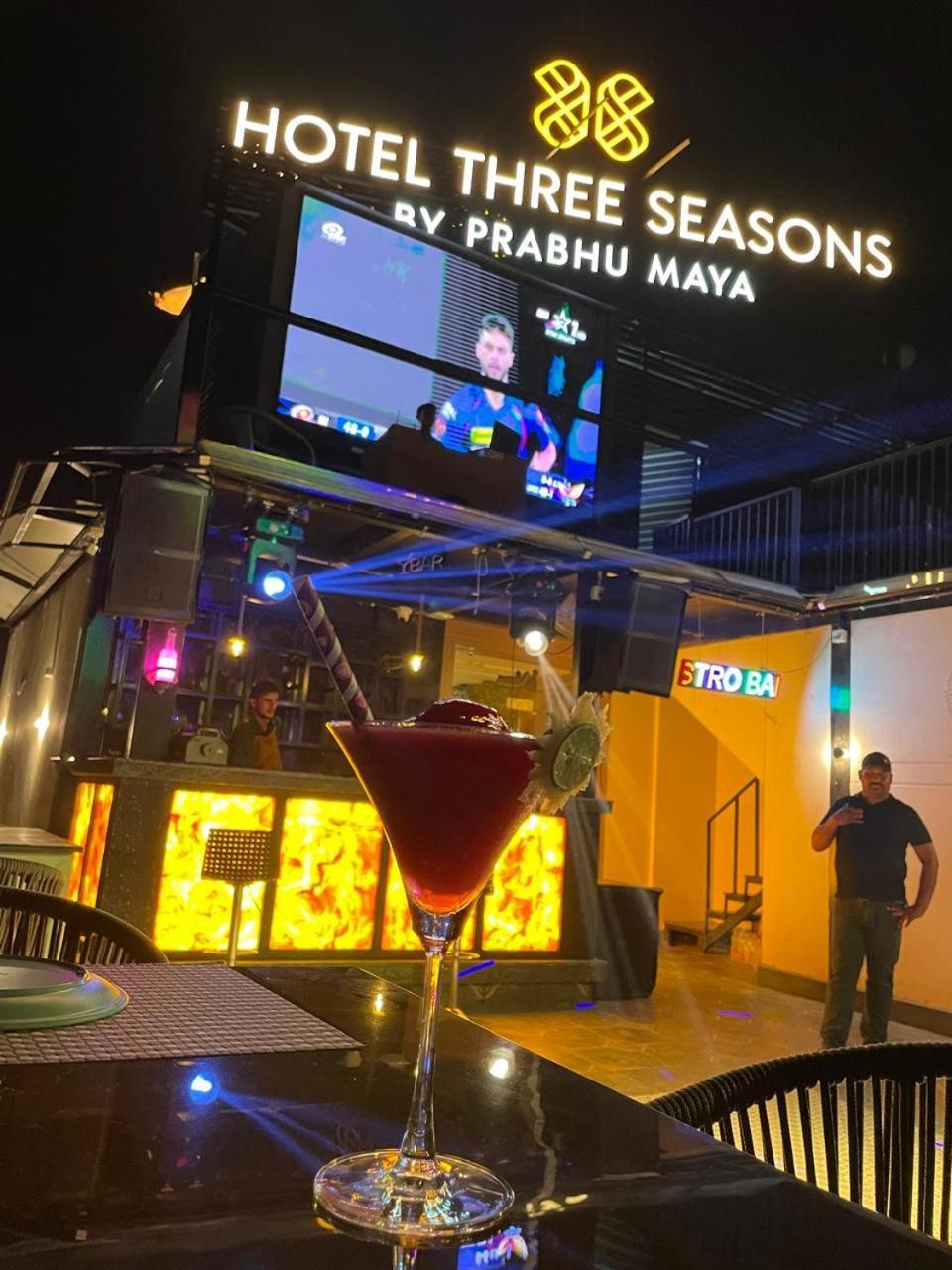 Hotel Three Seasons Vrindāvan Exterior foto
