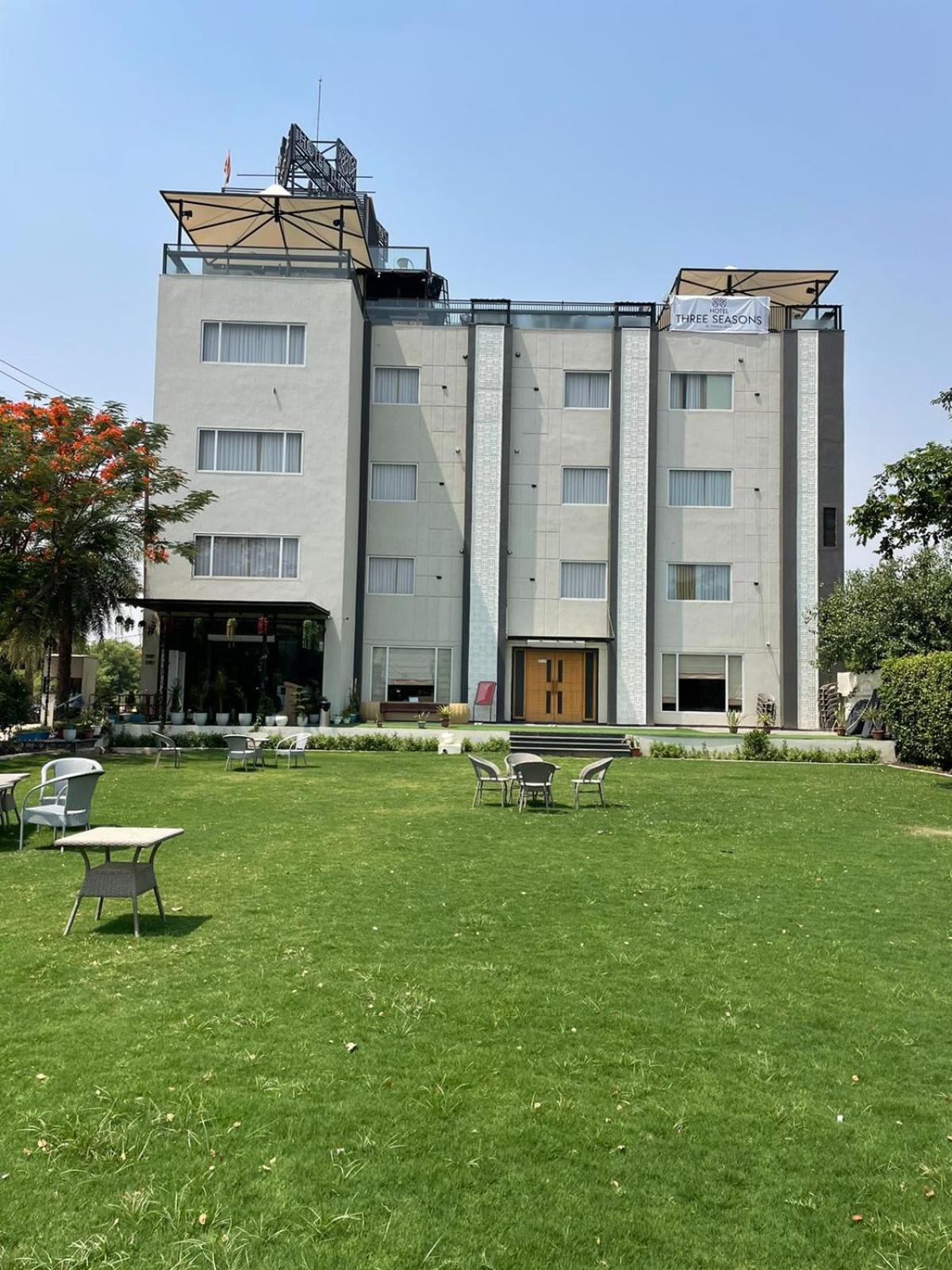 Hotel Three Seasons Vrindāvan Exterior foto