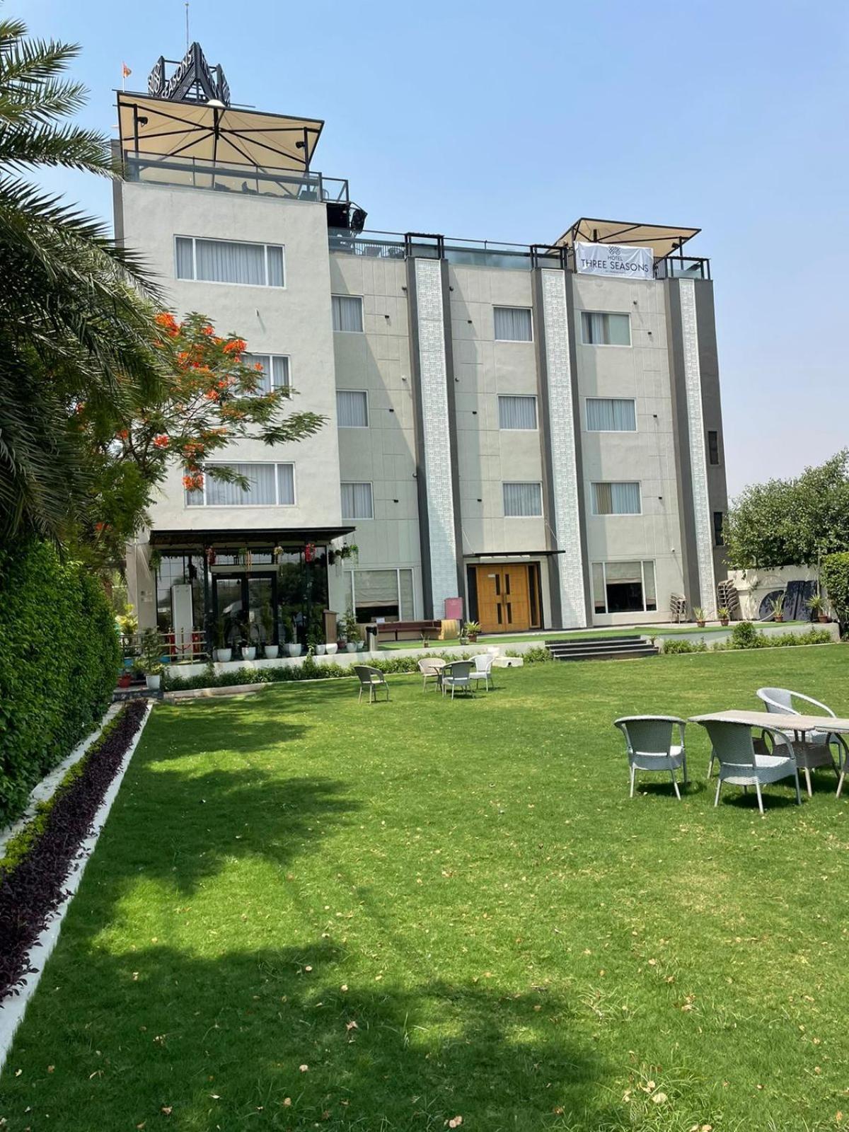 Hotel Three Seasons Vrindāvan Exterior foto